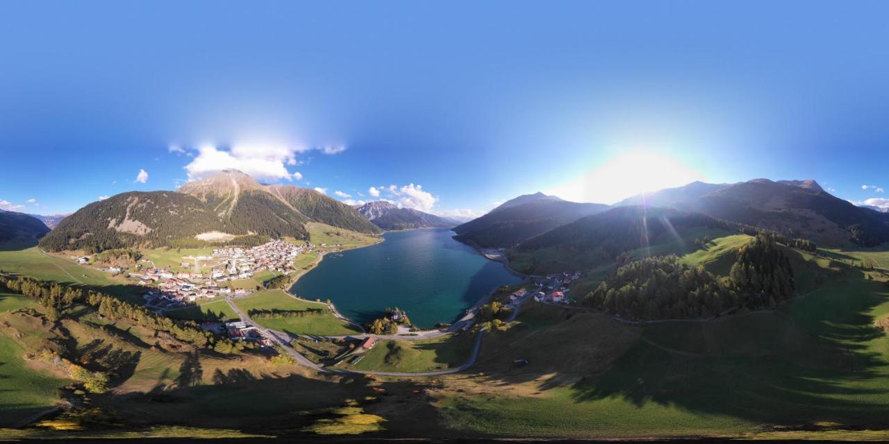 Hotel Etschquelle Reschen Exteriör bild